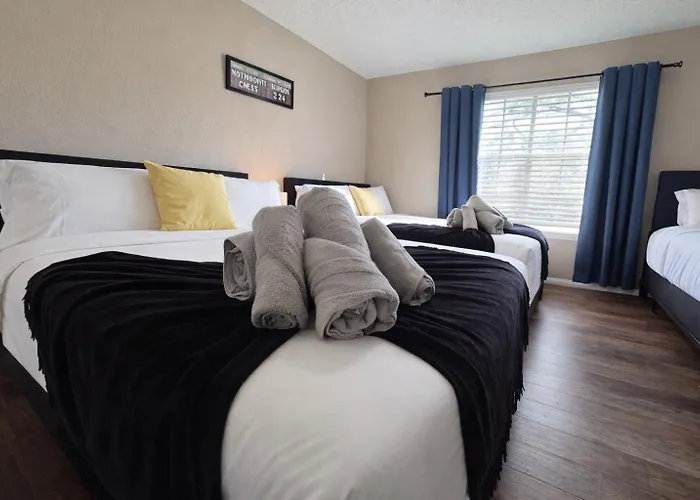 Amazing Bay Villa Near Nasa With Pool & Pool Table